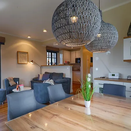 Reetland Am - Premium Reetdachvilla Mit 3 Schlafzimmern, Sauna, Kamin Und Massagesessel F05 * 德兰斯克