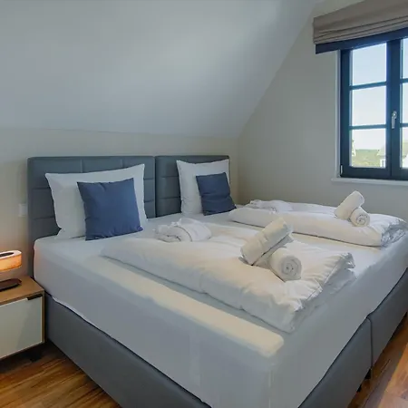 度假居 Reetland Am - Premium Reetdachvilla Mit 3 Schlafzimmern, Sauna, Kamin Und Massagesessel F05