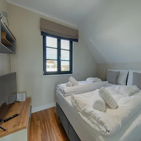 Reetland Am - Premium Reetdachvilla Mit 3 Schlafzimmern, Sauna, Kamin Und Massagesessel F05 Dranske